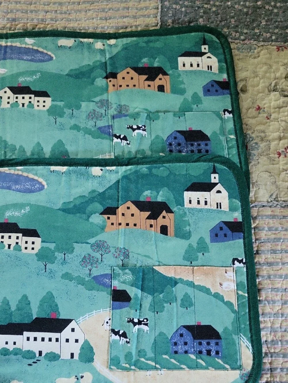 1992 Fabric Traditions Country Farm Placemats Set of 2 Quilted Pocket Cottage